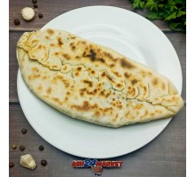 Выпечка Женгялов хац (лепешка с зеленью и сыром)